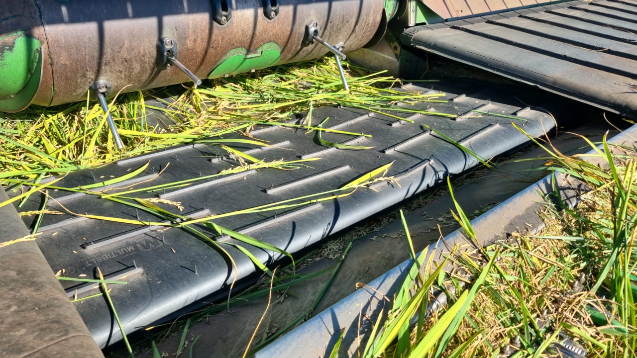 03.Esteira_Central_Draper_Multibelt_Serie_700_John_Deere